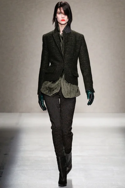 Look 16